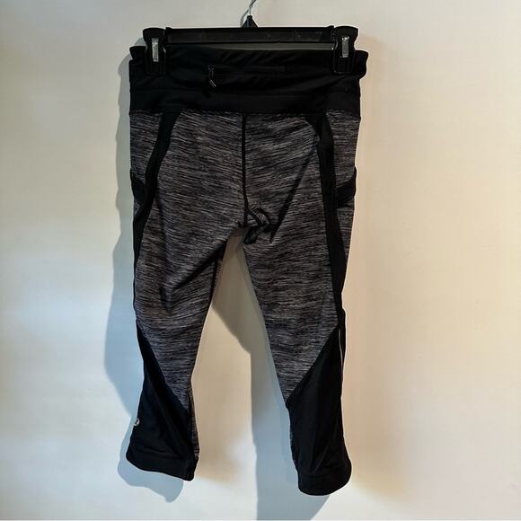 Lululemon Leggings Run Chase Me Crop SZ 6 - Picture 4 of 13